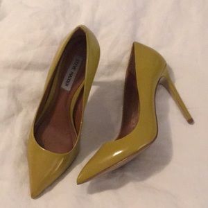 Steve Madden Chartreuse Pumps size 8